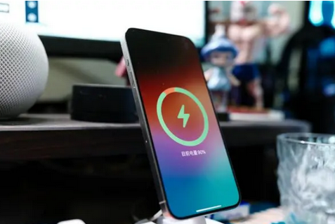 晋州苹果15换屏服务分享用什么充电器给iPhone15充电更好 